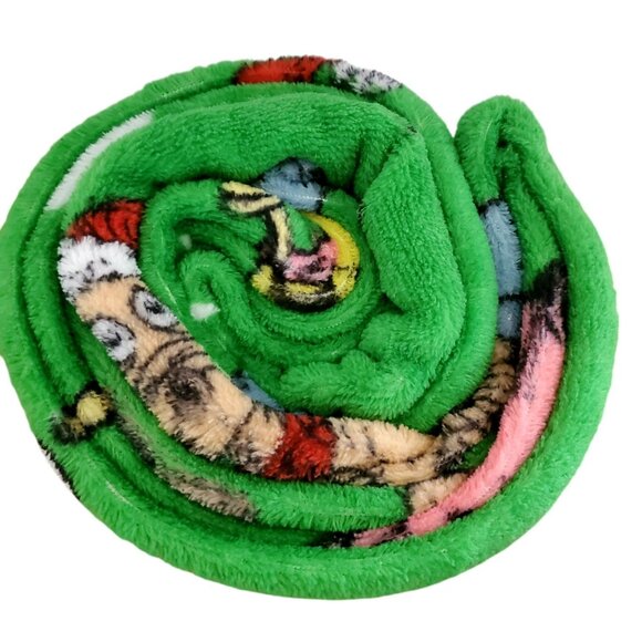 New Grinch Max Plush Throw Blanket Kids Christmas Holiday Gift 46x60 Lightweight - Picture 5 of 9